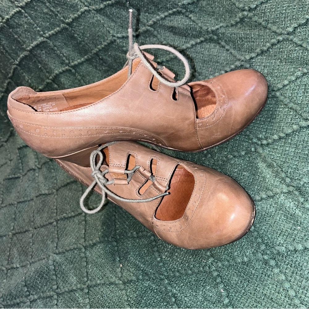 Size 8 Indigo heels!